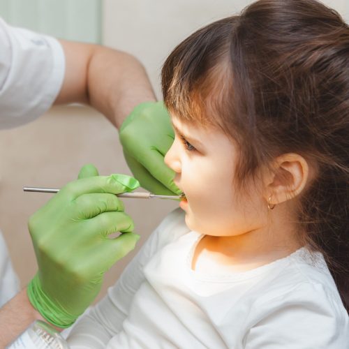 the-dentist-examines-the-child-s-teeth-in-the-dent-2026-01-08-08-22-07-utc